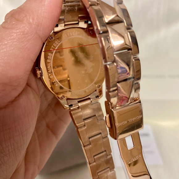 ⛔️SOLD⛔️MICHAEL KORS WATCH - Picture 4 of 8